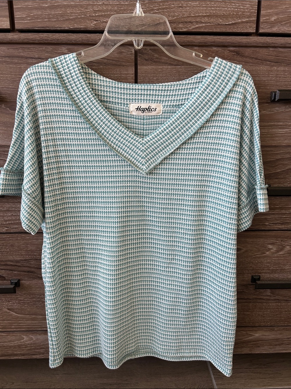Haptics Mint Green Houndstooth V-Neck Short Sleeve Top